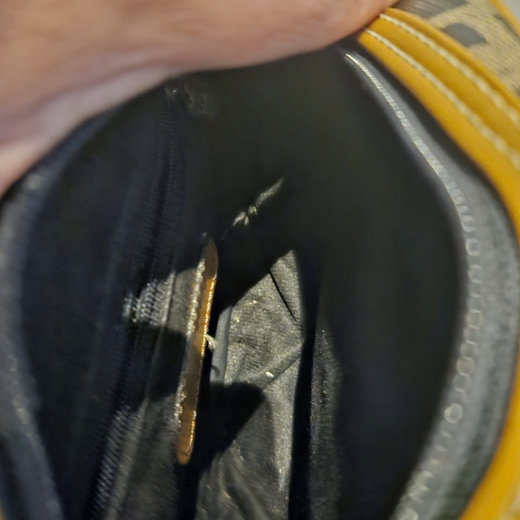 Authentic FENDI crossbody bag - Picture 5 of 8